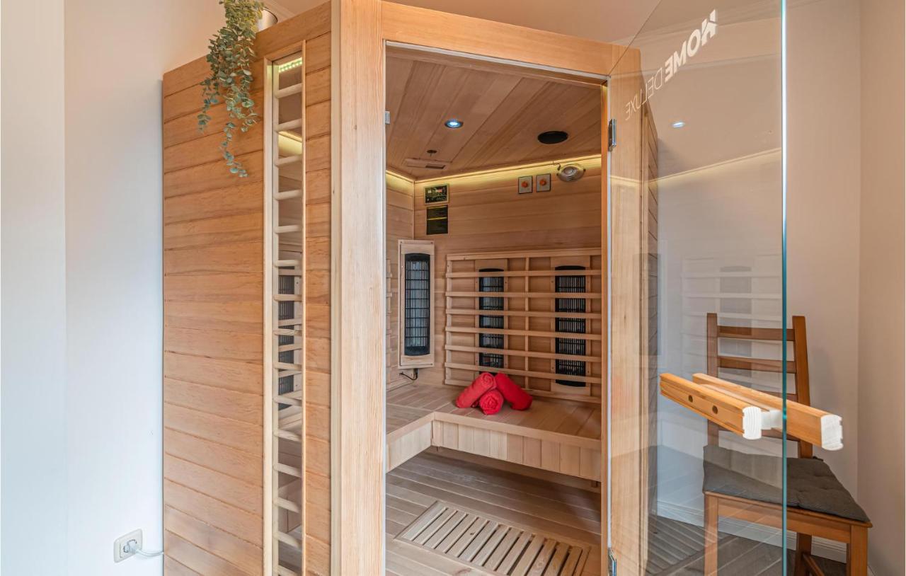 Stunning home in Friedrichskoog with 2 Bedrooms, Sauna&WiFi Exterior foto